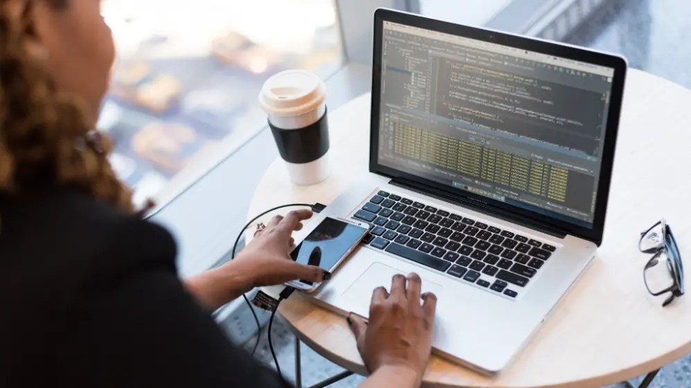 La ciberseguridad ya no es algo sólo que pertenece a la tecnología sino que influye en el negocio.
