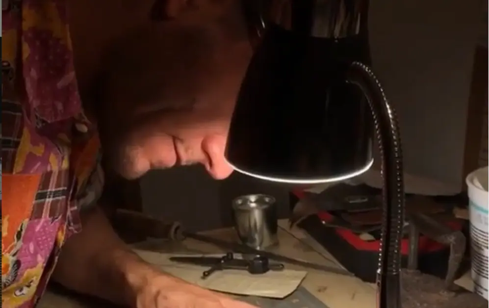 Dedicación absoluta: Martín en sus horas en el taller.