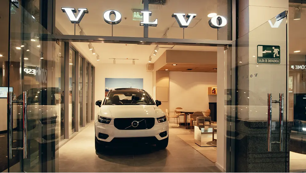 Así es la tienda de Volvo en el Alcorta Shopping.