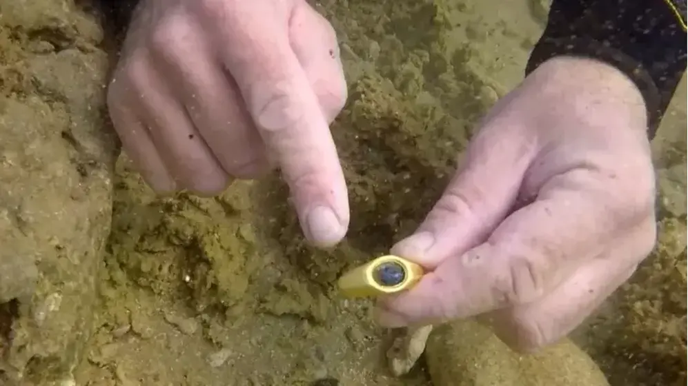 El anillo que fue descubierto.