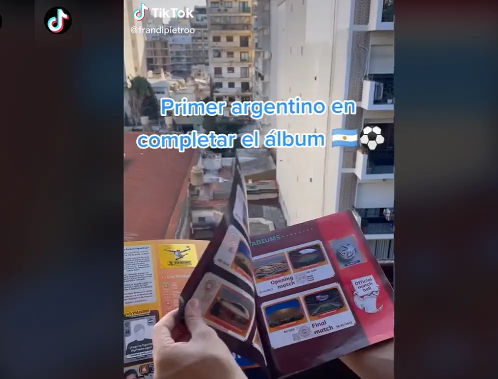 El argentino que llenó el álbum del mundial lo muestra en Tik Tok.