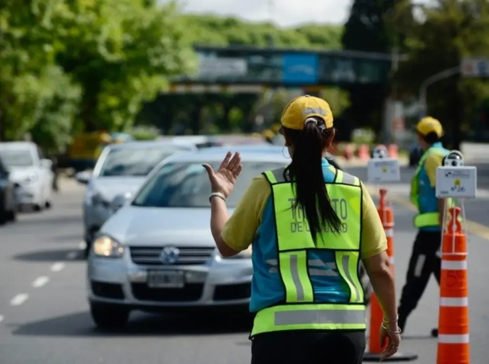 Manejar con la licencia vencida es motivo de infracción