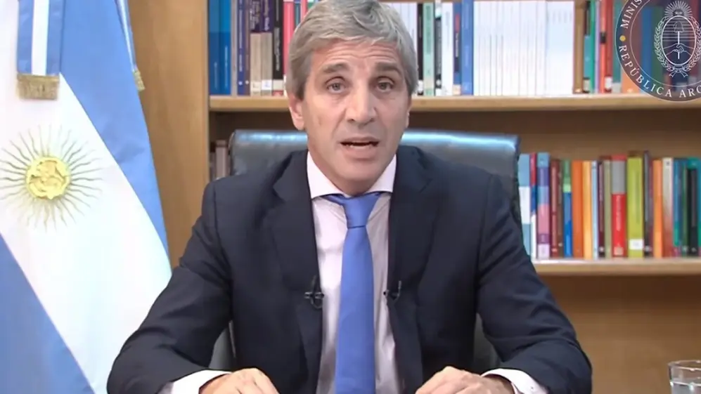 Luis Caputo confirmó que los jubilados recibirán dos bonos.