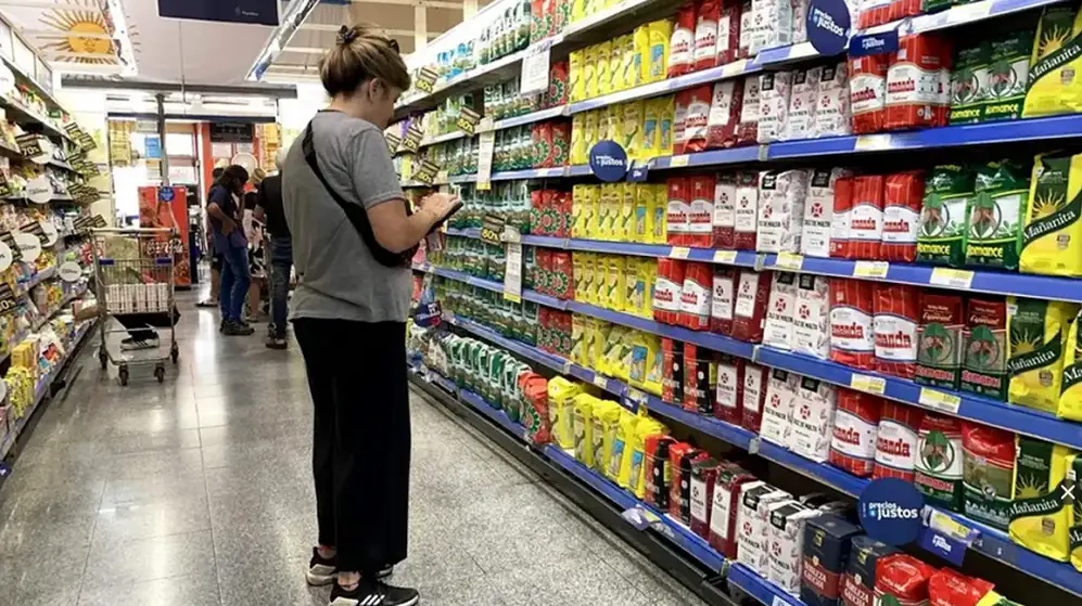 En el Gobierno preocupa que la baja en la inflación no se refleje en los productos de consumo masivo, como los alimentos