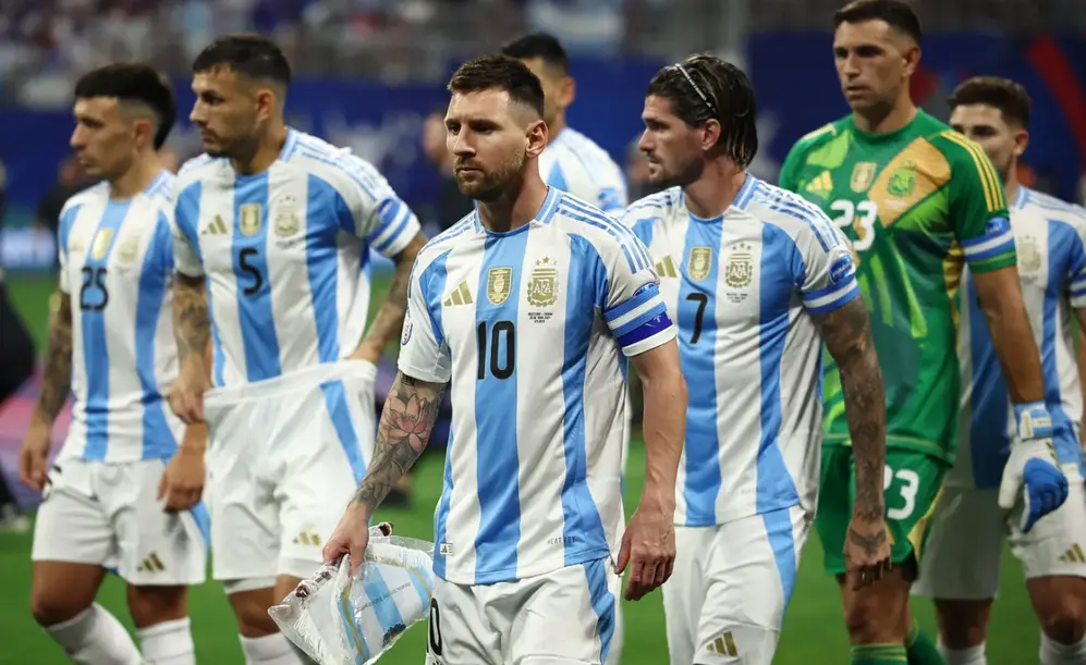 Messi quedó en el tercer puesto de los mejores deportistas del siglo.