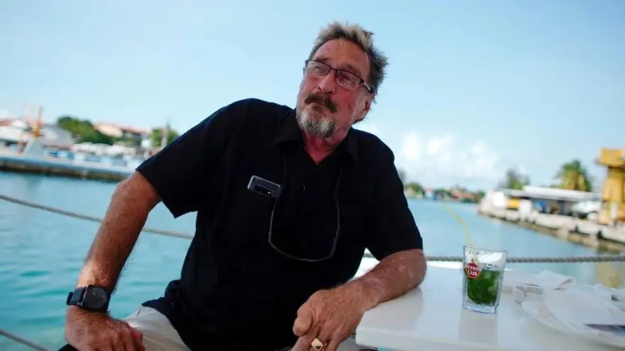 McAfee iba a ser extraditado a los Estados Unidos. Se cree que se suicidó.