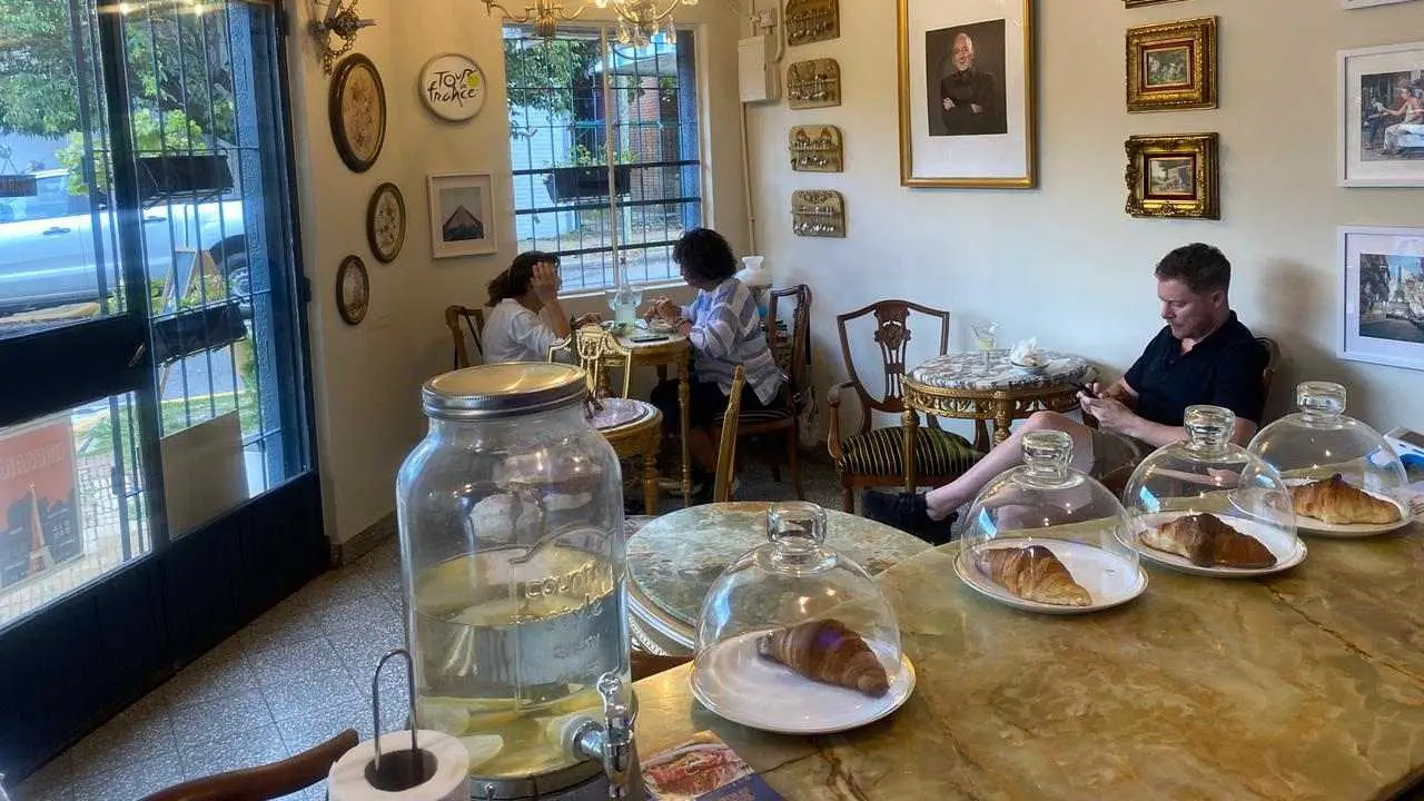 Mollejas y chinchulines en croissant: la apuesta gourmet que desaf&iacute;a la pasteler&iacute;a cl&aacute;sica