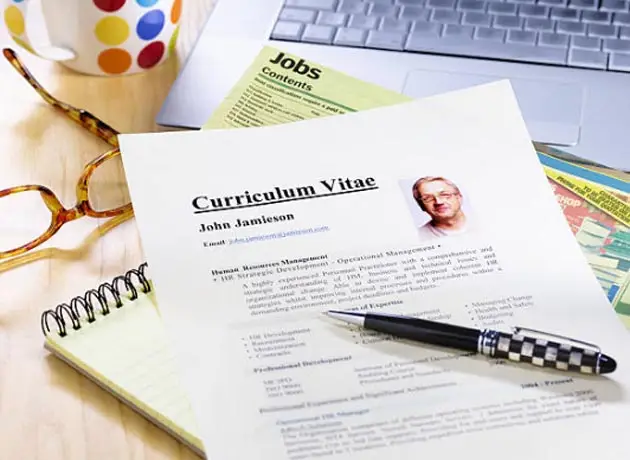 Elon Musk pide enviar una lista de problemas resueltos junto con el CV