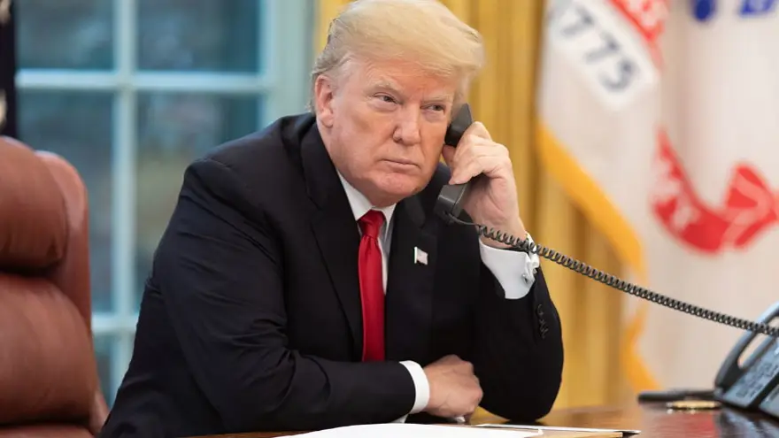 Ante el bloqueo, Trump debió recurrir a la cuenta de un asesor en redes sociales para reconocer que el 20 de enero dejará el poder.