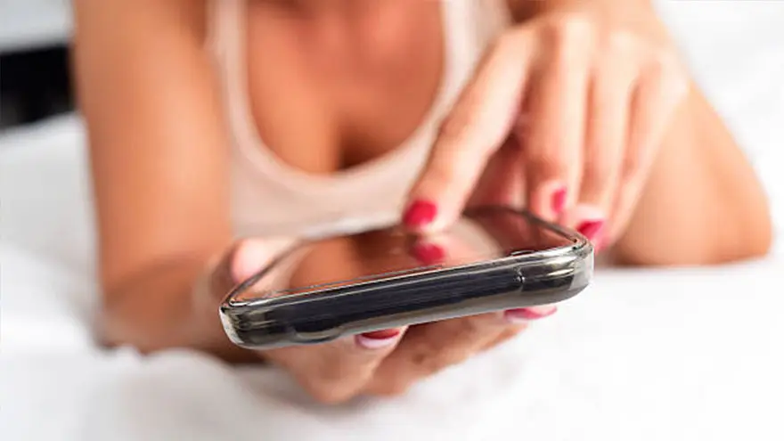 Lips monitoriza el contenido de sus usuarios, pero no censura contenido a la ligera y de manera injustificada