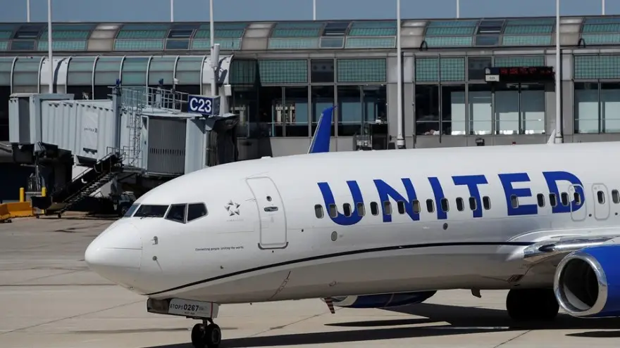 United es una de las líneas aéreas que abandona Warren Buffett.
