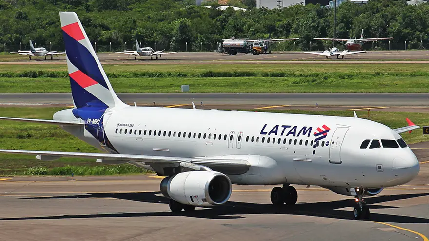 LATAM informó que dejaba de prestar servicios de cabotaje en la Argentina.