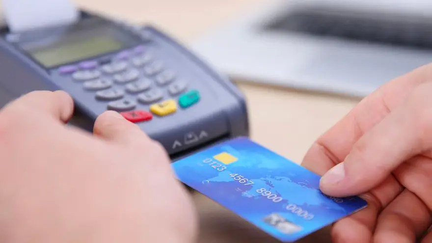 Hoy, la comisión por cobrar con tarjeta se divide entre el adquirente y el banco o billetera que usa el cliente