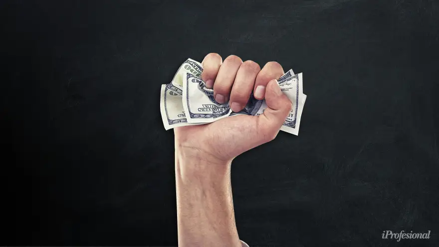 El acuerdo por la deuda no logró apagar la sed de los argentinos por el dólar.