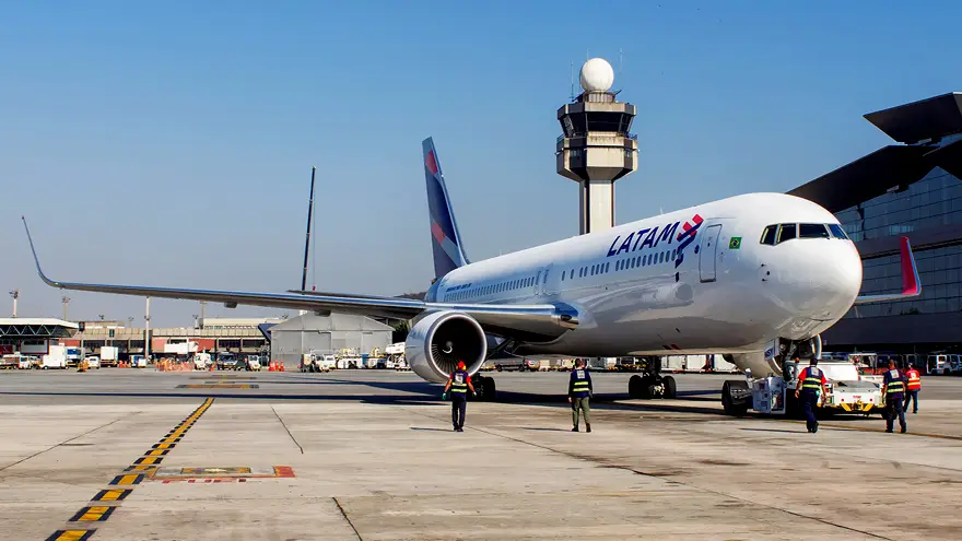 en junio cuando LATAM informó que dejaba de prestar servicios de cabotaje en la Argentina