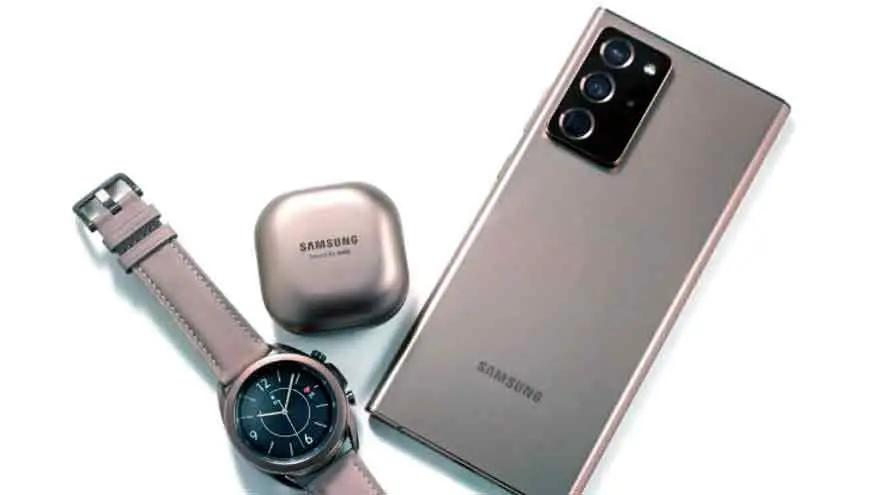 En el evento se lanzó un nuevo reloj y auriculares de Samsung.