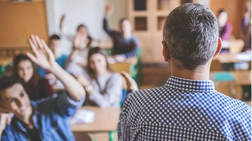 Hay una escasez de maestros y profesores de distintas especialidades