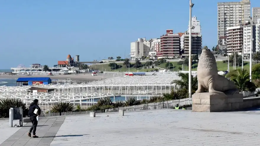 Mar del Plata: los balnearios se preparan para recibir a los turistas.