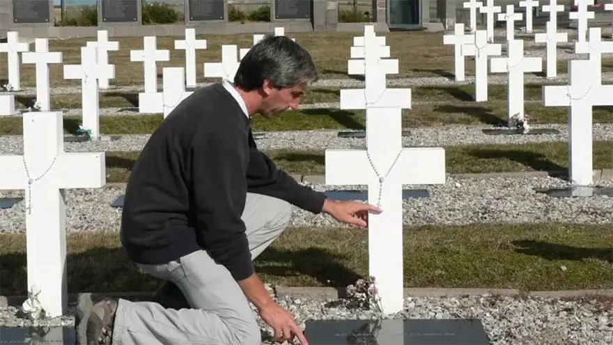 El ex combatiente argentino empezó a impulsar la tarea de identificación de sus camaradas muertos y enterrados en Malvinas