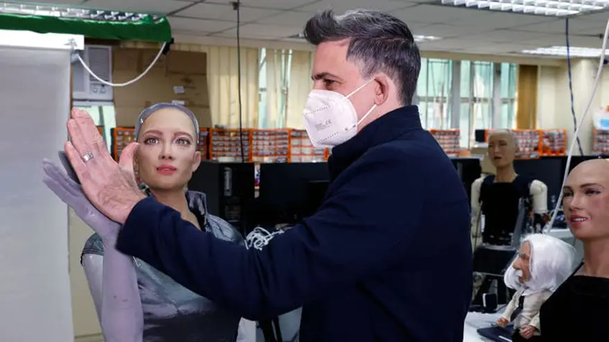 Hanson Robotics lanzará este año un robot llamado Grace, desarrollado para el sector de la salud.
