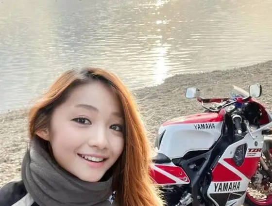 Al contar la verdad en televisión, la motoquera sumó miles de seguidores
