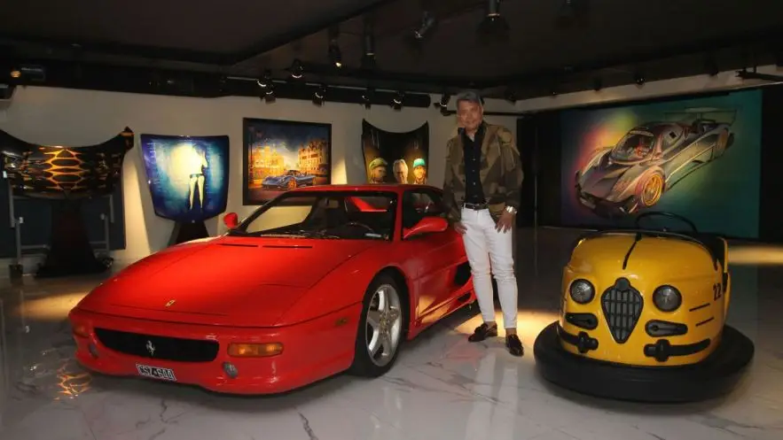 El empresario tiene una impresionante colección de autos de lujo