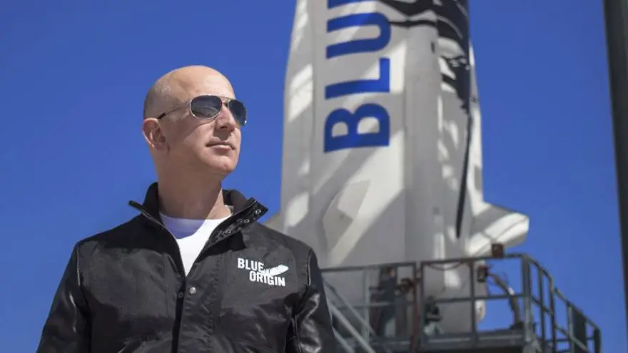 Carrera espacial privada: Blue Origin compite contra SpaceX y Virgin Galactic.