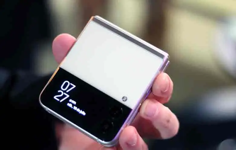 Z Flip3 y su pantalla secundaria.
