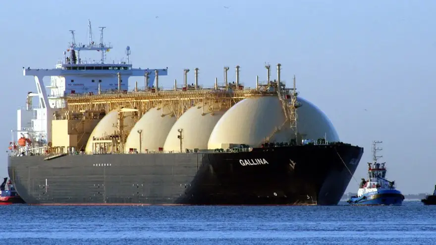 El aumento del gasto por turismo está llegando al punto de que está por igualar el costo de divisas que supone la importación de gas en un año crítico para la energía