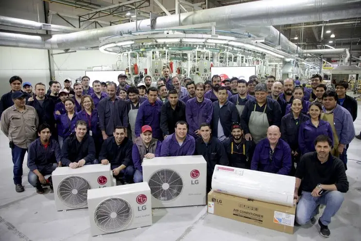 El holding apuesta a una mayor producción local y sustitución de importaciones para mantener su liderazgo en el negocio de los electrodomésticos