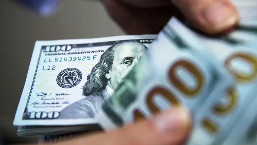 Las tasas de interés para los plazos fijos en dólares varía entre las diferentes entidades financieras, aunque ninguna supera el 1% de interés anual