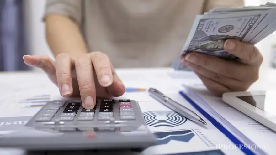 Si la empresa está financiada por muchos pasivos, la deuda frente a la inflación se va licuando 