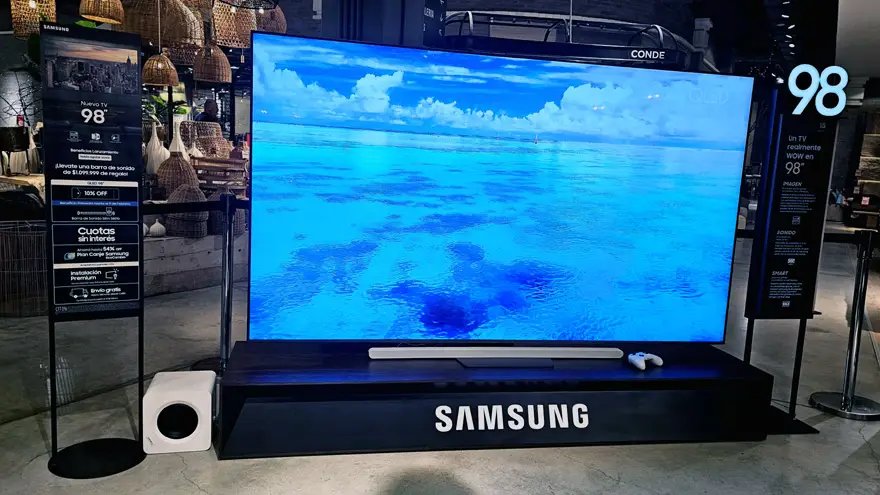 Televisor QLED de Samsung de 98 pulgadas.