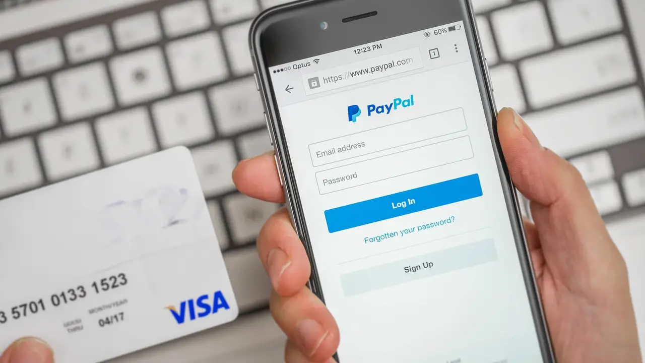 PayPal también permite comprar y cargar tus tarjetas