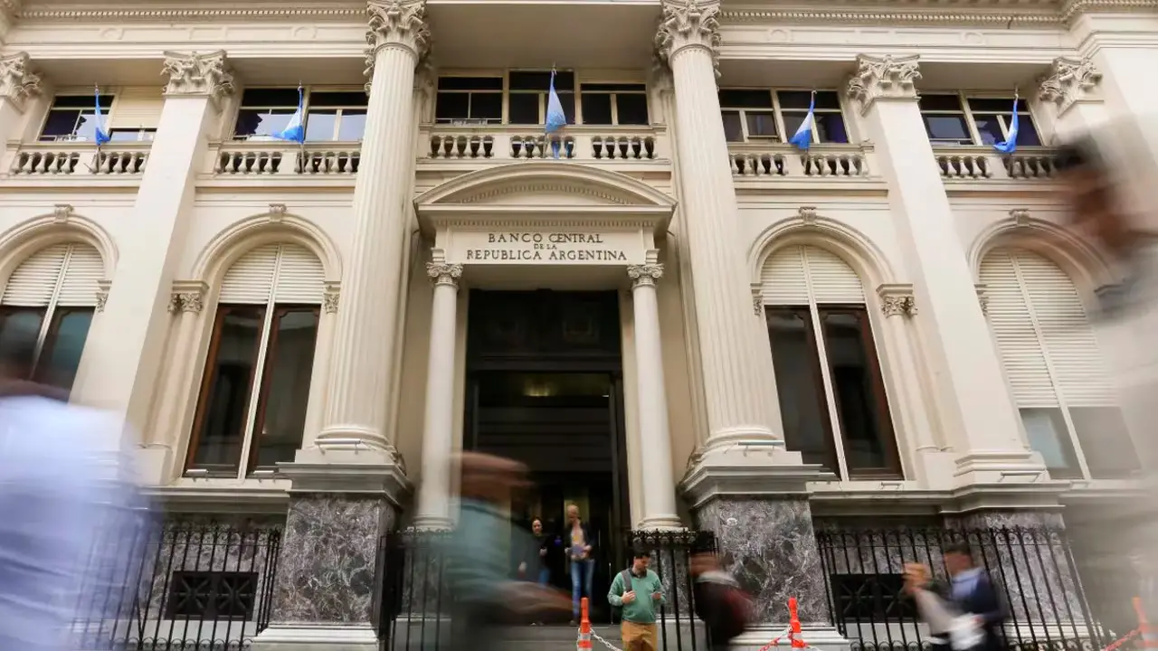 El Gobierno anunció que ya no hay emisión para cubrir déficit, aunque resta disminuir