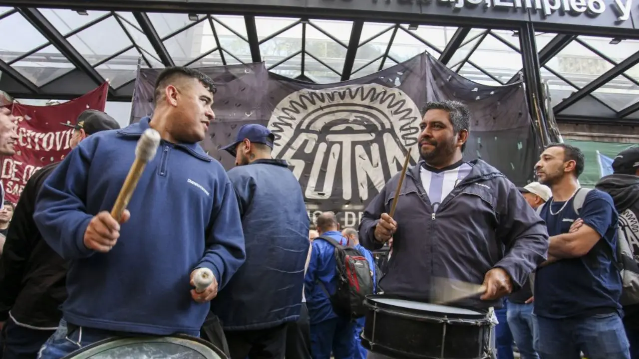 El sindicato del neumático, SUTNA, protagonizó una protesta con incidentes y anuncia una escalada conflictiva