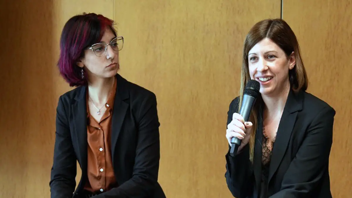 De izquierda a derecha: Huilén Torres, de NTT Data, y Cristina Lico, de Galicia Seguros.