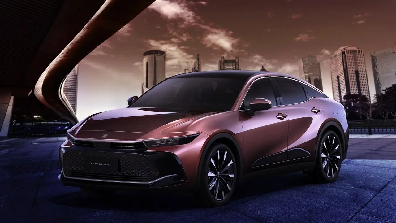 Toyota Crown baja un 17% los precios.