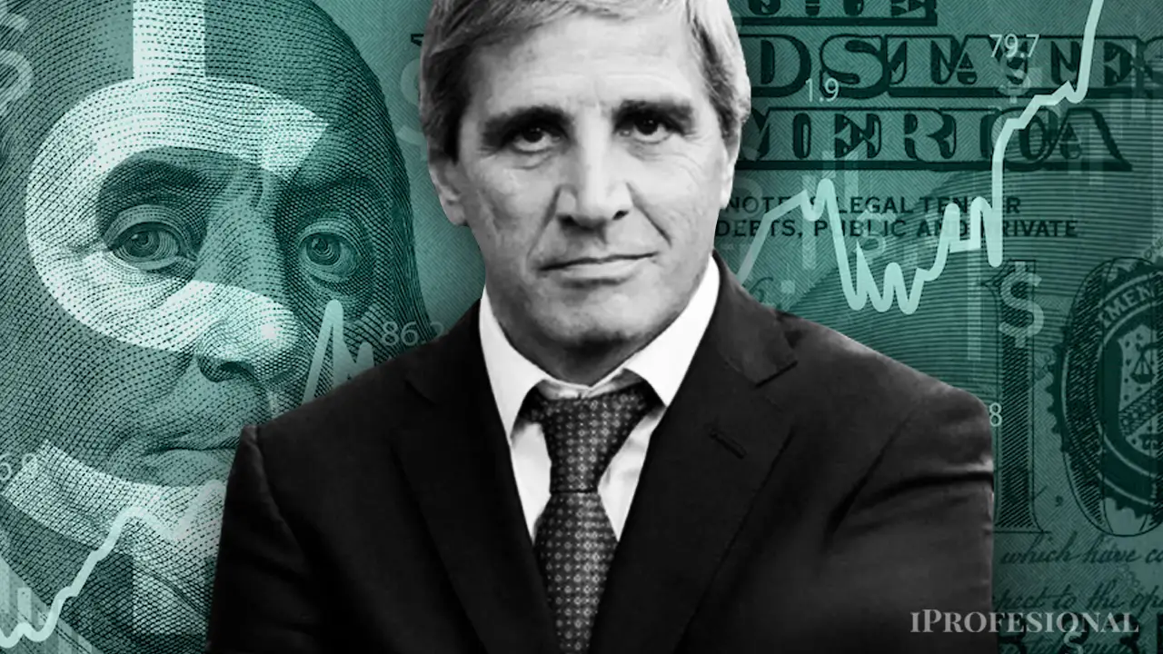 En el mercado especulan con una devaluación, pero economistas creen que Caputo mantendrá el crawling de 2%