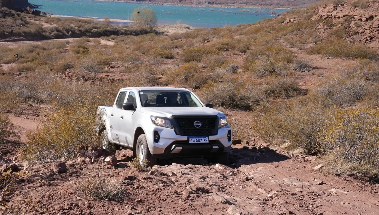 La camioneta Nissan Frontier comparte el mismo motor 2.3L con la Alaskan.