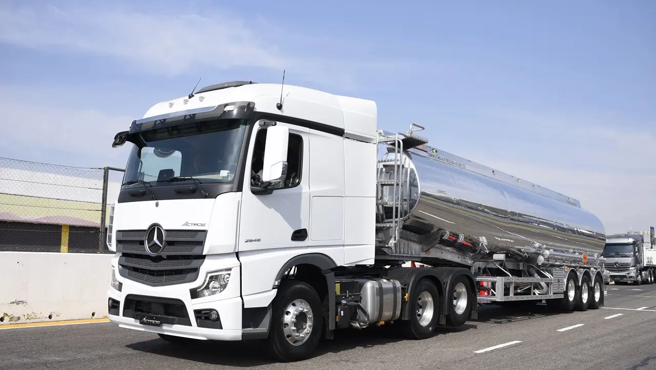 Mercedes Benz se consolida como la marca número 1 en venta de camiones y buses.