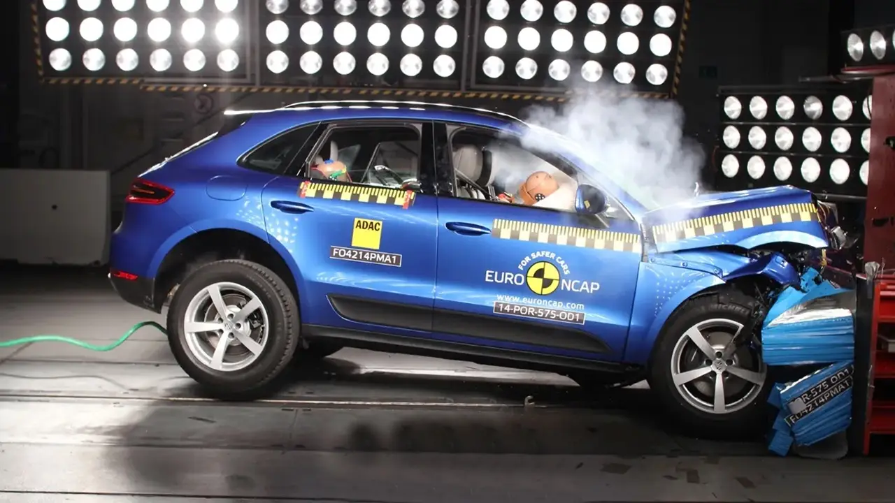 Euro NCAP bajará la calificación de los autos con pantalla táctil a partir de 2026.