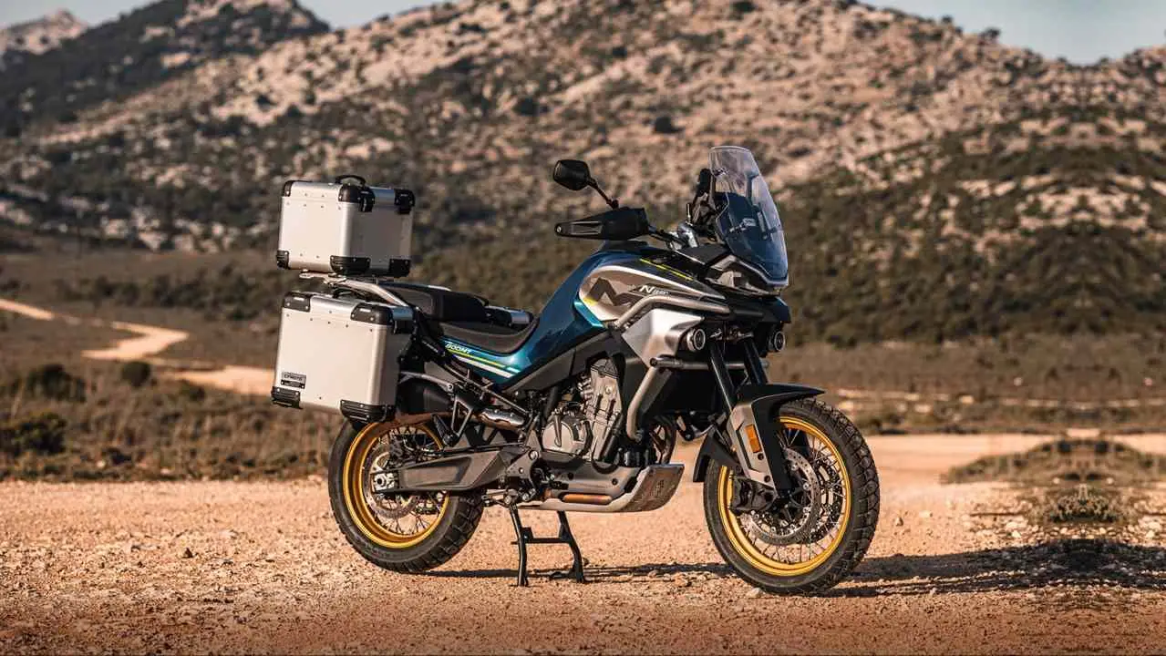 La CF Moto tiene 90 CV de potencia.
