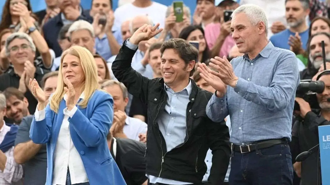 El gobernador Axel Kicillof junto a la vicegobernadora Verónica Magario