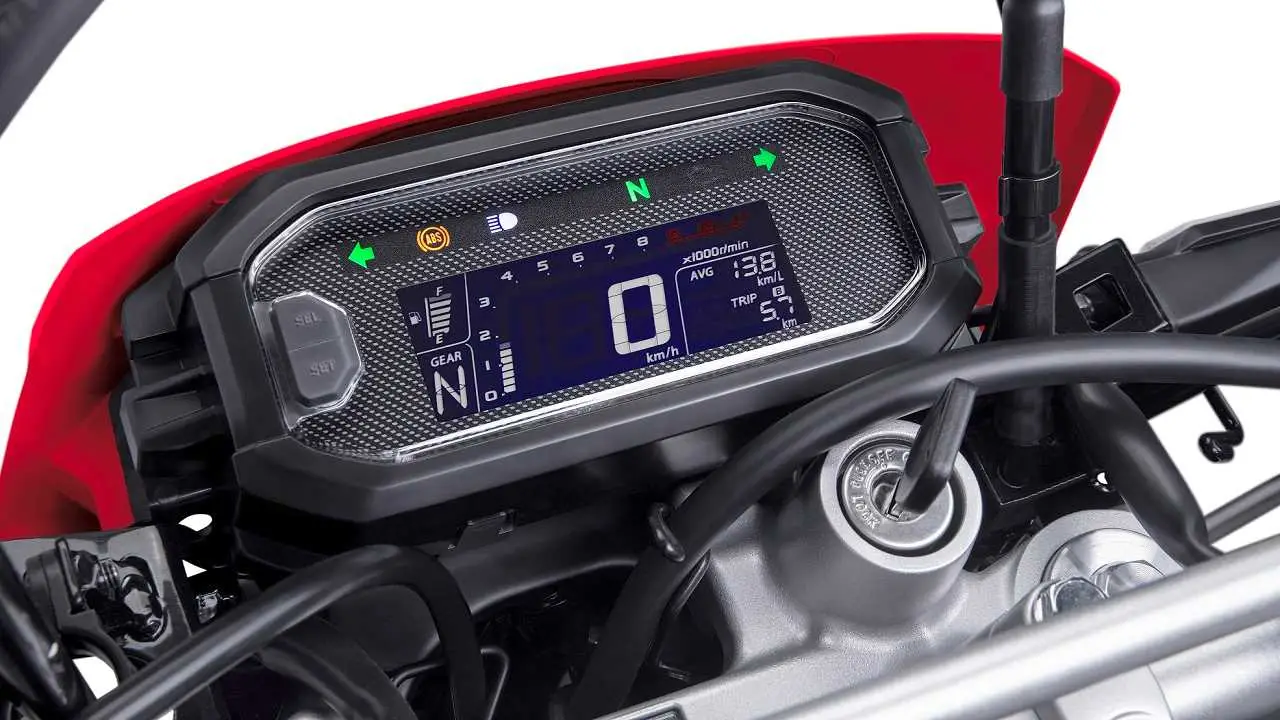 Un tablero digital con más información caracteriza a la nueva moto de Honda.