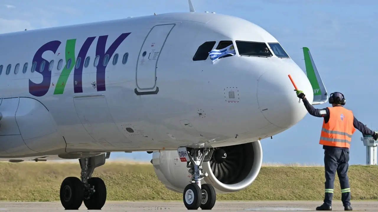Sky Airlines 