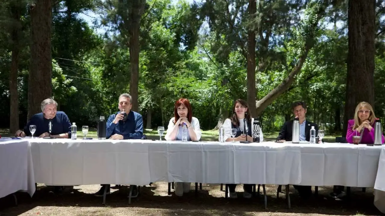 Cristina, Kicillof, Magario, Massa y Máximo juntos en la cumbre del PJ bonaerense.
