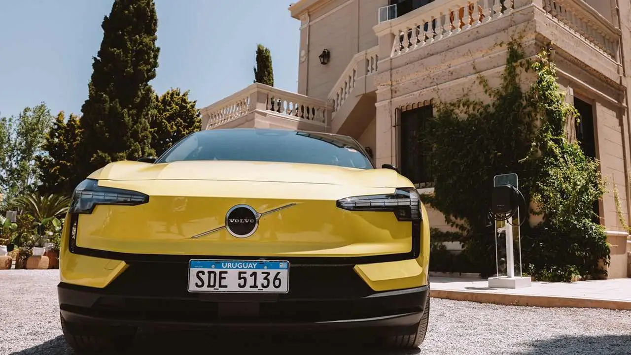 El nuevo Volvo EX30 es un SUV chico con tecnología eléctrica.