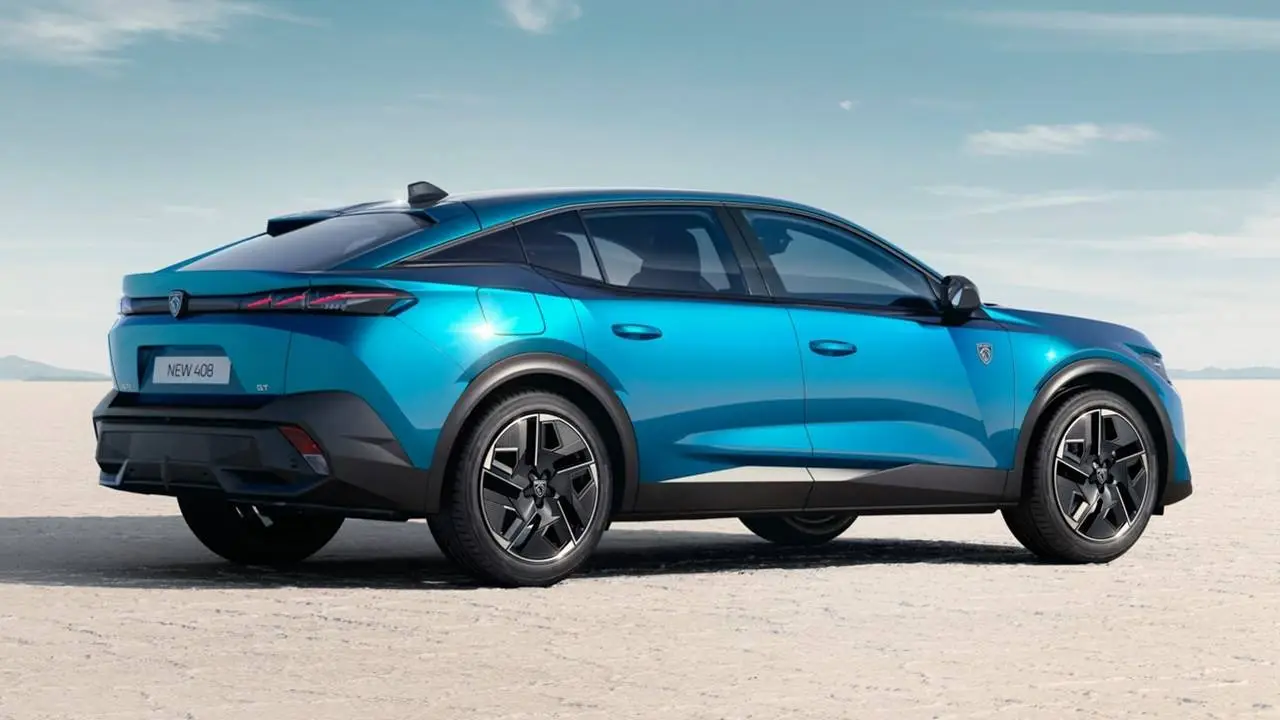 Un techo caído hacia atrás, la característica más personal del auto 408.