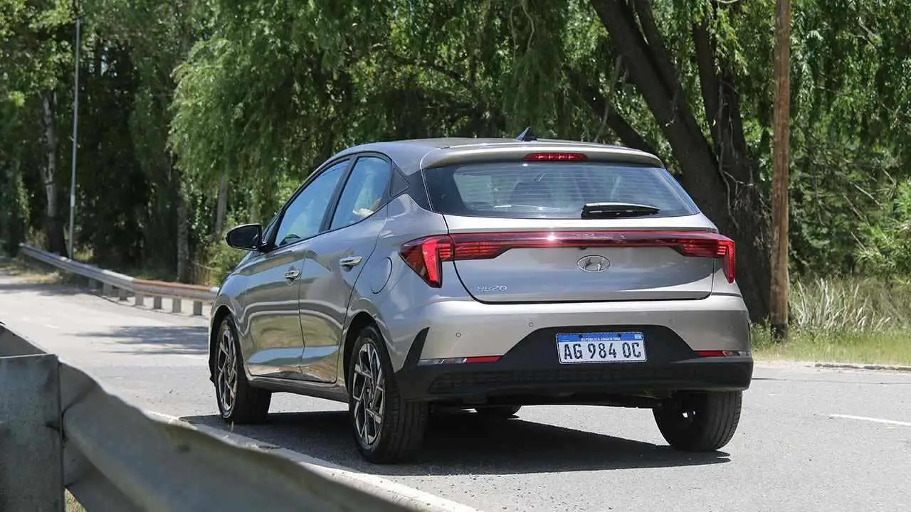 El auto de Hyundai es simple pero con detello de modernidad.